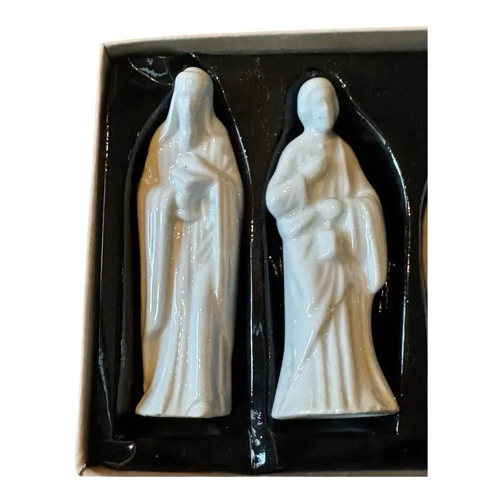 Vintage Nativity preowned vintage